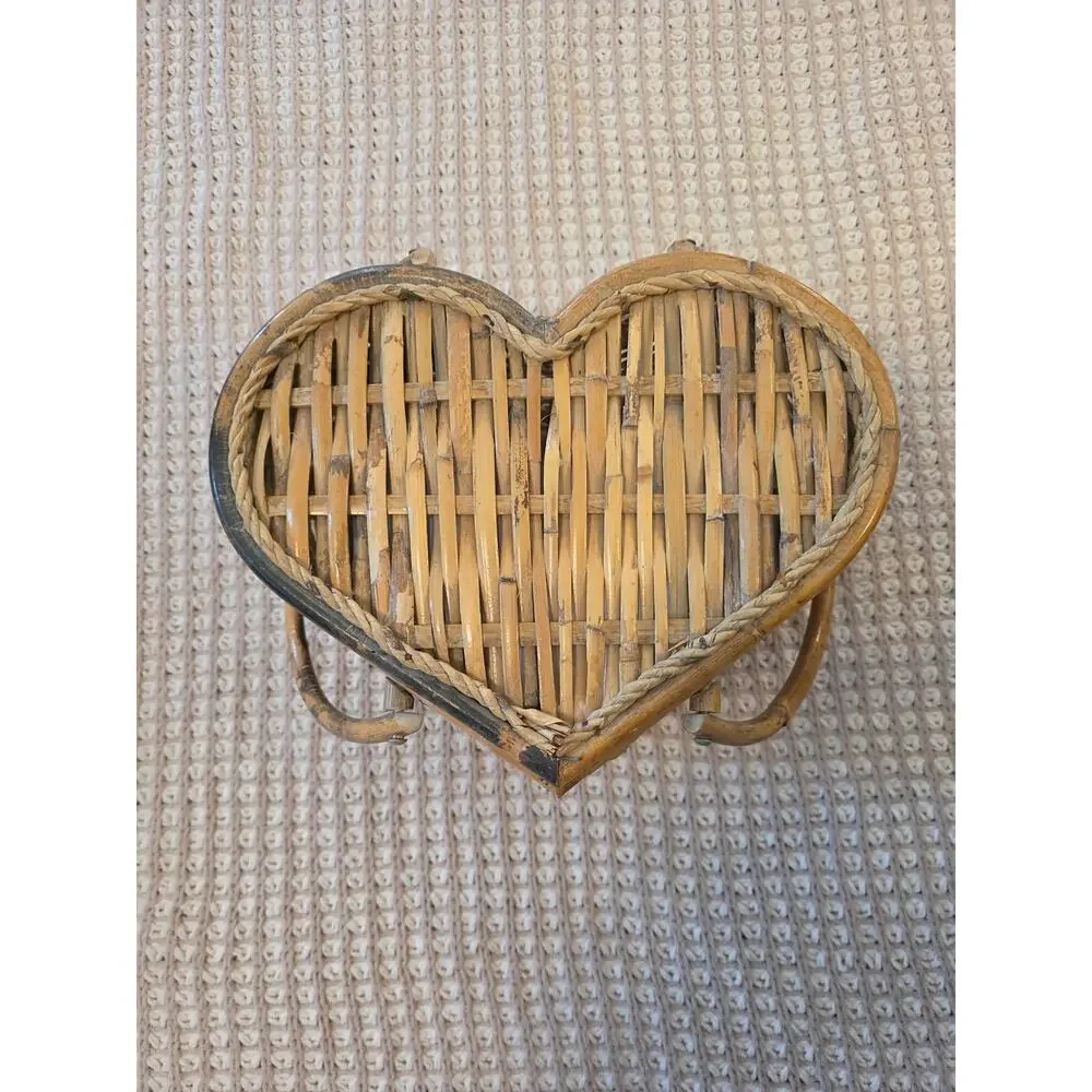 VTG Made in Philippines Heart-Shaped Hard Sided Wicker Picnic Basket Handles